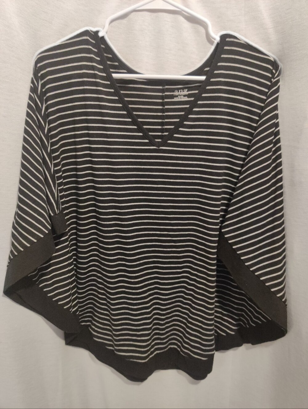 a.n.a Black and White Striped V-Neck Tunic Top XL